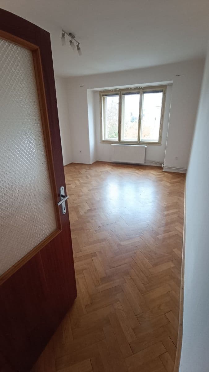 Pronájem bytu 3+1 89 m², Kapitána Jaroše, Plzeň, Plzeňský kraj Pronájem bytu 3+1 89 m², Kapitána Jaroše, Plzeň, Plzeňský kraj