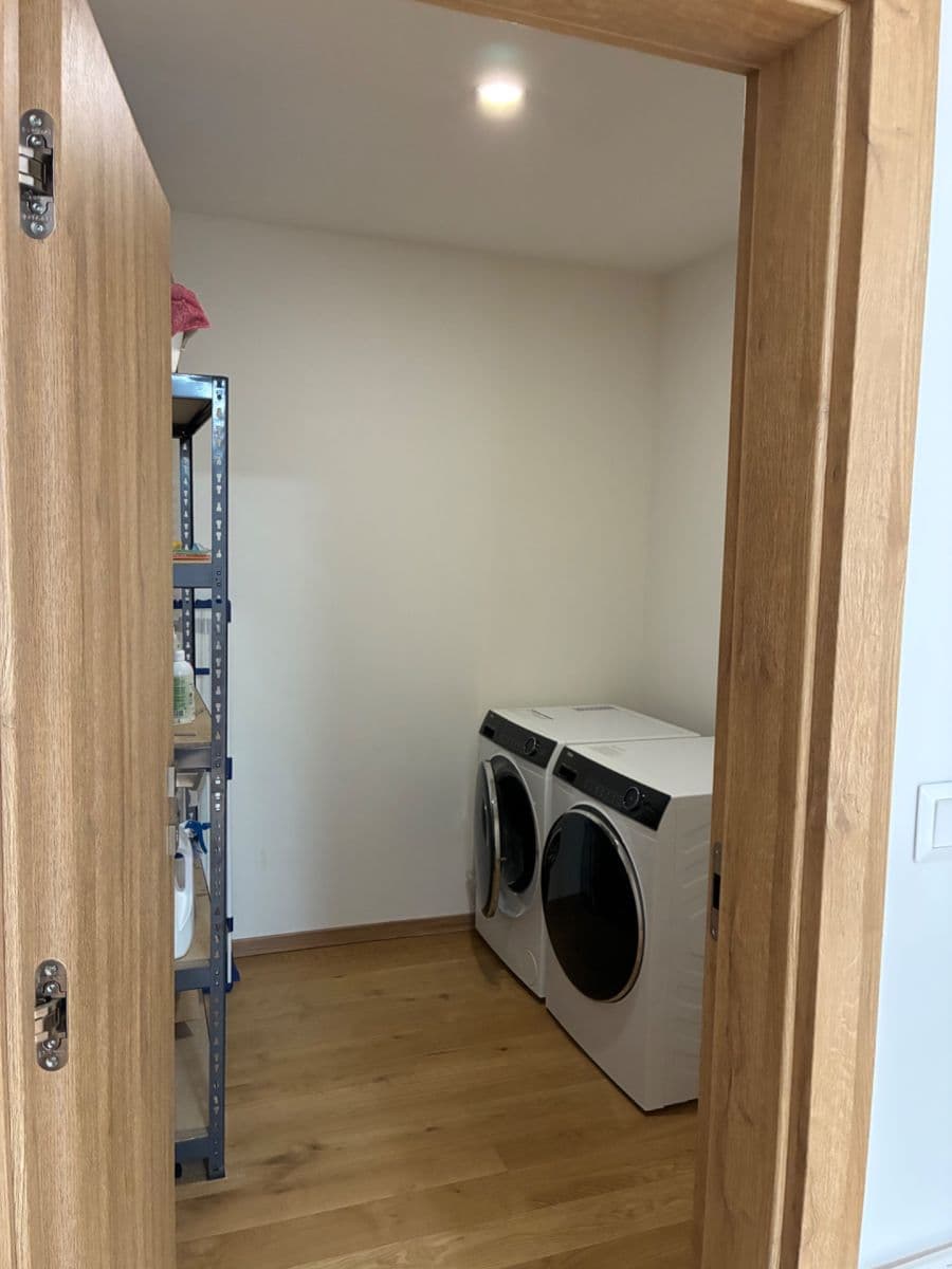Pronájem domu 180 m², pozemek 100 m², Skalka nad Váhom, Trenčiansky kraj Pronájem domu 180 m², pozemek 100 m², Skalka nad Váhom, Trenčiansky kraj
