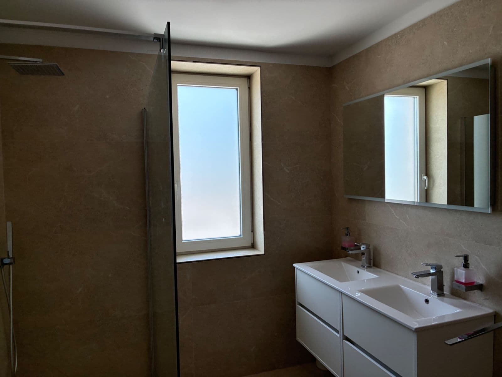 Pronájem domu 180 m², pozemek 100 m², Skalka nad Váhom, Trenčiansky kraj Pronájem domu 180 m², pozemek 100 m², Skalka nad Váhom, Trenčiansky kraj