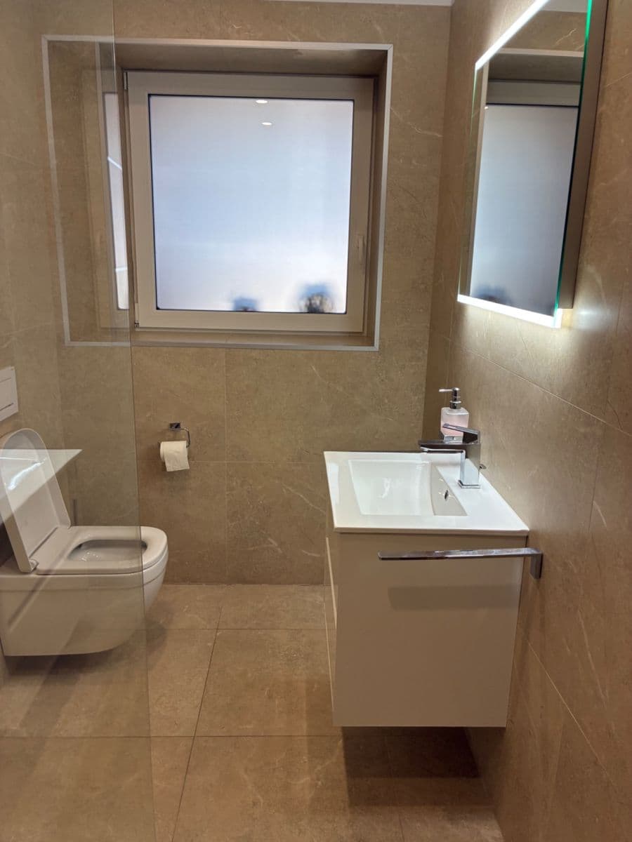 Pronájem domu 180 m², pozemek 100 m², Skalka nad Váhom, Trenčiansky kraj Pronájem domu 180 m², pozemek 100 m², Skalka nad Váhom, Trenčiansky kraj