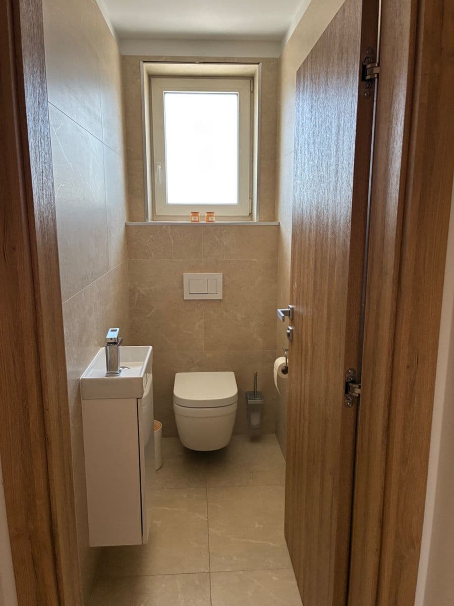 Pronájem domu 180 m², pozemek 100 m², Skalka nad Váhom, Trenčiansky kraj Pronájem domu 180 m², pozemek 100 m², Skalka nad Váhom, Trenčiansky kraj