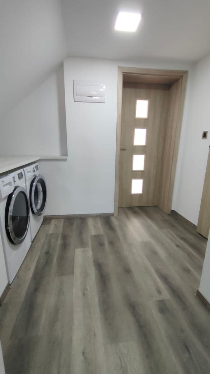 Prodej domu 185 m², pozemek 417 m², Ke Hřišti, Hrobce, Ústecký kraj Prodej domu 185 m², pozemek 417 m², Ke Hřišti, Hrobce, Ústecký kraj