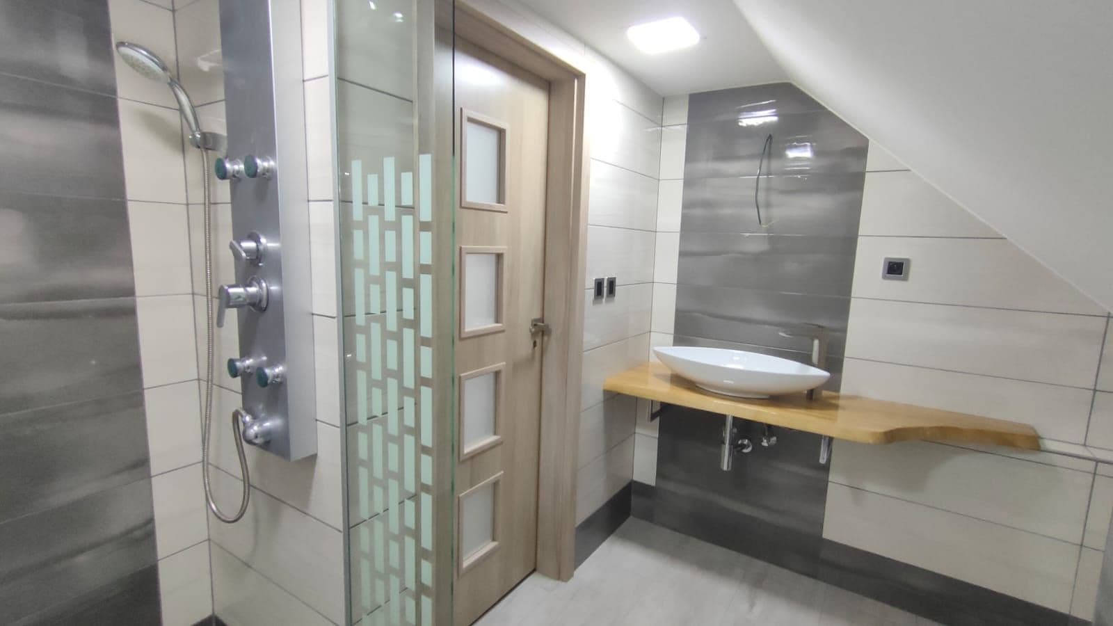 Prodej domu 185 m², pozemek 417 m², Ke Hřišti, Hrobce, Ústecký kraj Prodej domu 185 m², pozemek 417 m², Ke Hřišti, Hrobce, Ústecký kraj