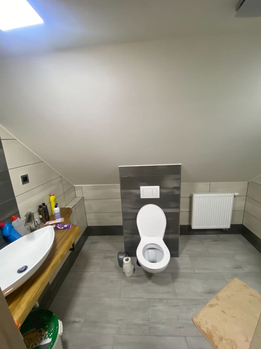 Prodej domu 185 m², pozemek 417 m², Ke Hřišti, Hrobce, Ústecký kraj Prodej domu 185 m², pozemek 417 m², Ke Hřišti, Hrobce, Ústecký kraj