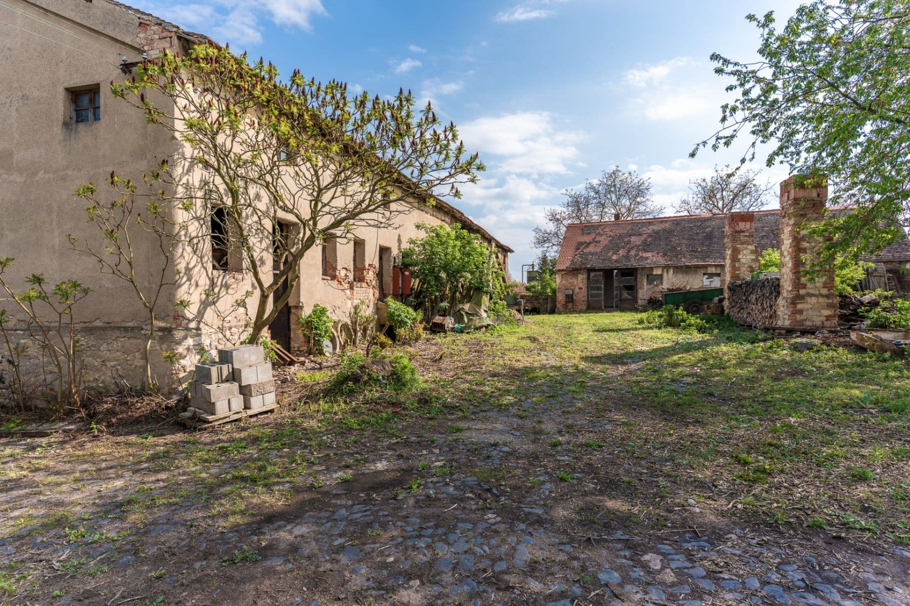 Prodej domu 200 m², pozemek 2.861 m², Děčany, Ústecký kraj Prodej domu 200 m², pozemek 2.861 m², Děčany, Ústecký kraj