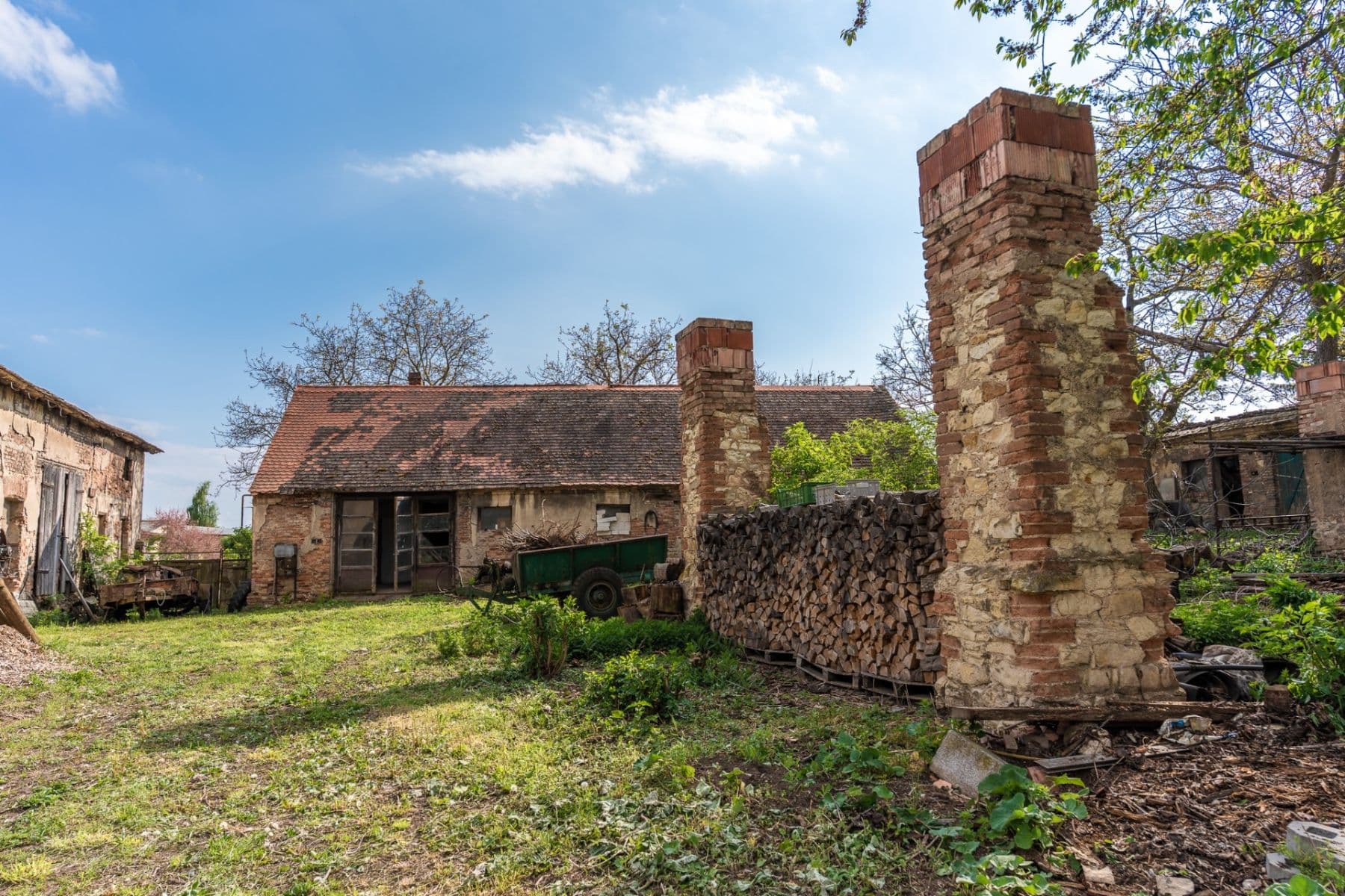 Prodej domu 200 m², pozemek 2.861 m², Děčany, Ústecký kraj Prodej domu 200 m², pozemek 2.861 m², Děčany, Ústecký kraj
