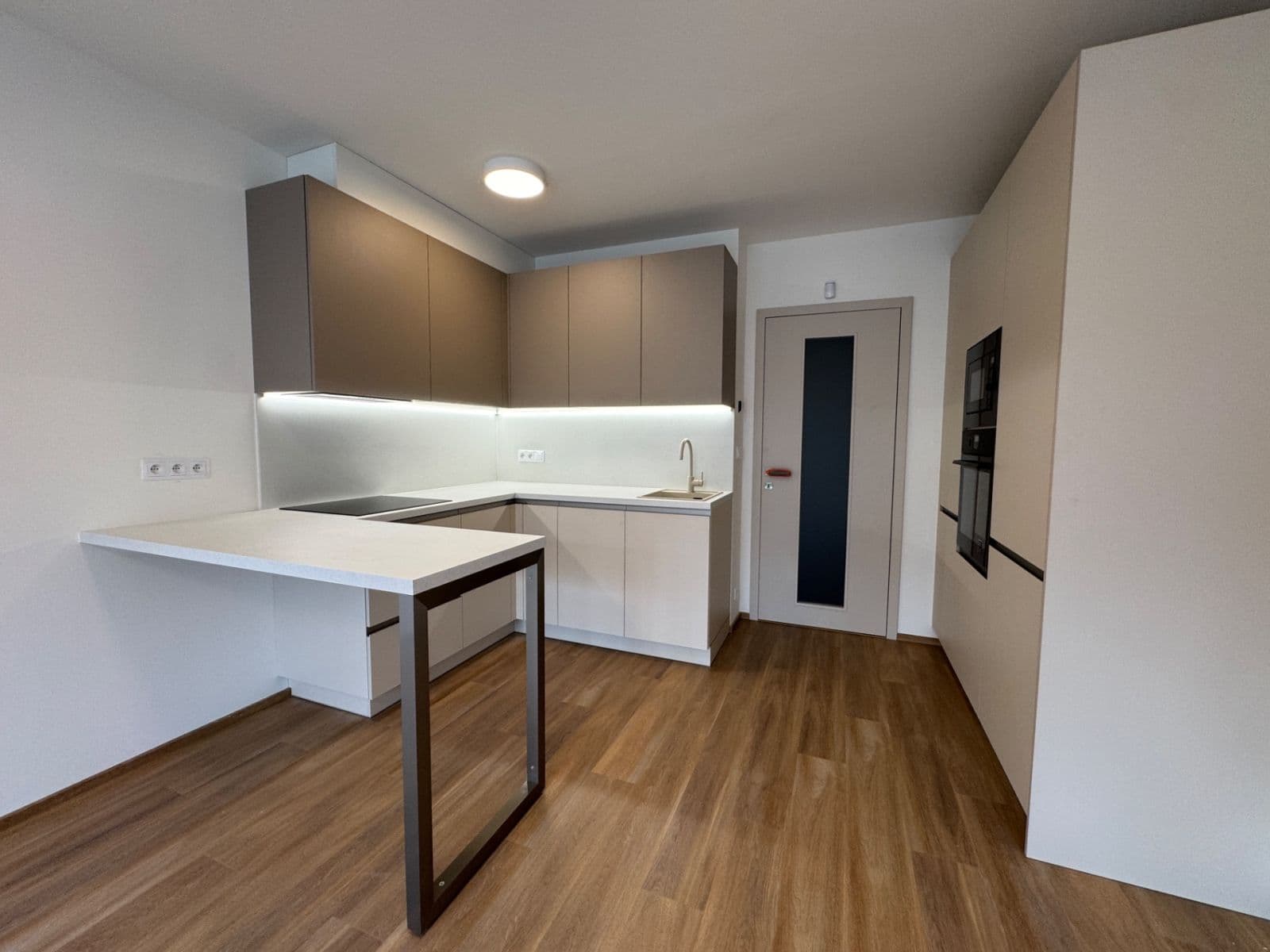 Pronájem bytu 1+kk 49 m², Výstavní, Praha, Praha Pronájem bytu 1+kk 49 m², Výstavní, Praha, Praha