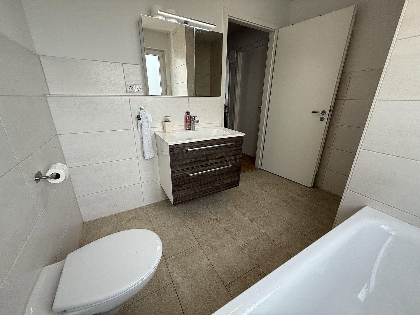 Prodej domu 141 m², pozemek 131 m², Kandisweg 9, Groß-Gerau, Hessen Prodej domu 141 m², pozemek 131 m², Kandisweg 9, Groß-Gerau, Hessen