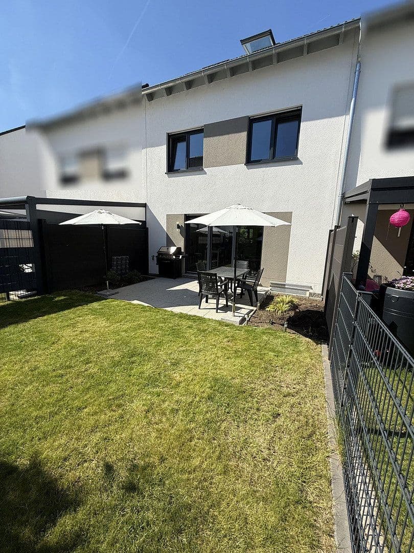 Prodej domu 141 m², pozemek 131 m², Kandisweg 9, Groß-Gerau, Hessen Prodej domu 141 m², pozemek 131 m², Kandisweg 9, Groß-Gerau, Hessen