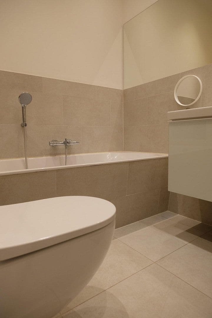 Prodej bytu 4+1 130 m², Berlin, Berlín Prodej bytu 4+1 130 m², Berlin, Berlín