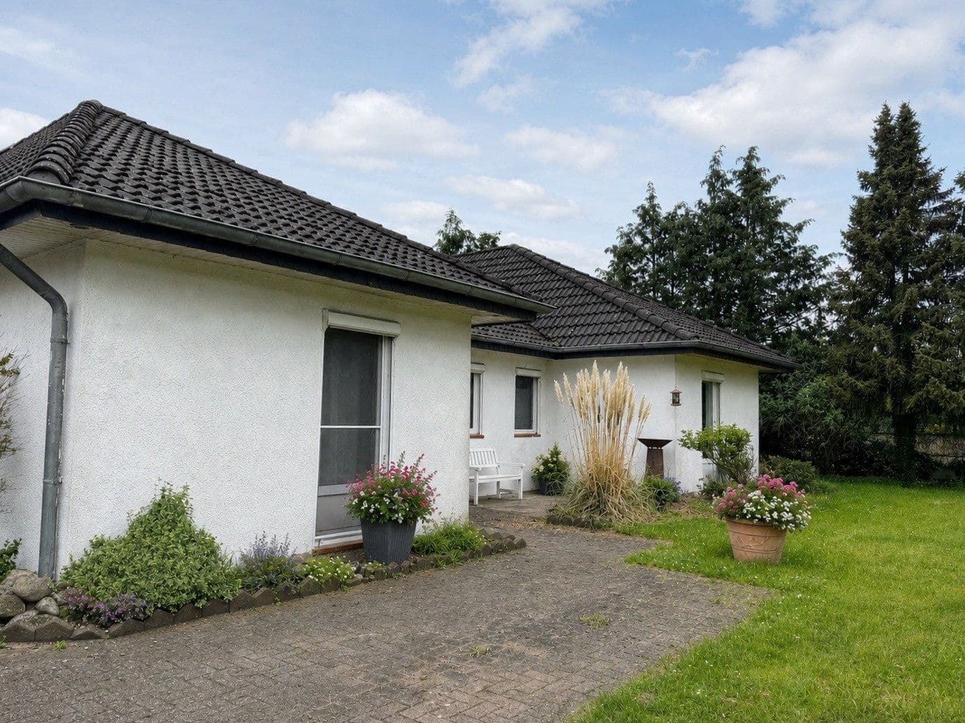 Prodej domu 150 m², pozemek 1.063 m², Reeßum, Dolní Sasko Prodej domu 150 m², pozemek 1.063 m², Reeßum, Dolní Sasko