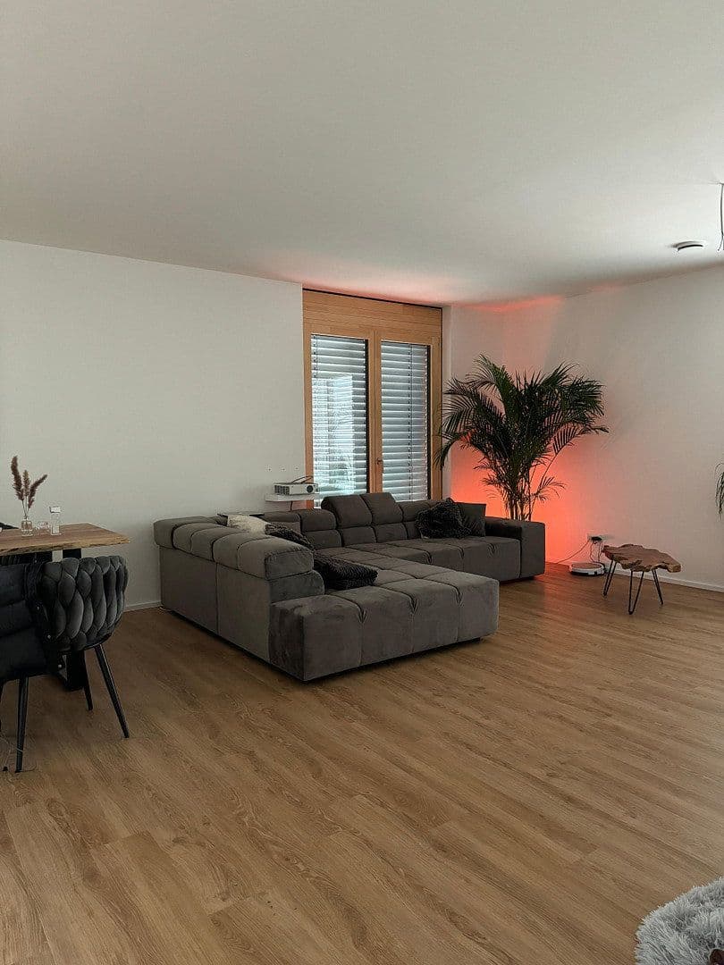 Pronájem bytu 3+1 113 m², Wilhelm-Schussen-Str. 44, Bad Schussenried, Bádensko-Württembersko Pronájem bytu 3+1 113 m², Wilhelm-Schussen-Str. 44, Bad Schussenried, Bádensko-Württembersko