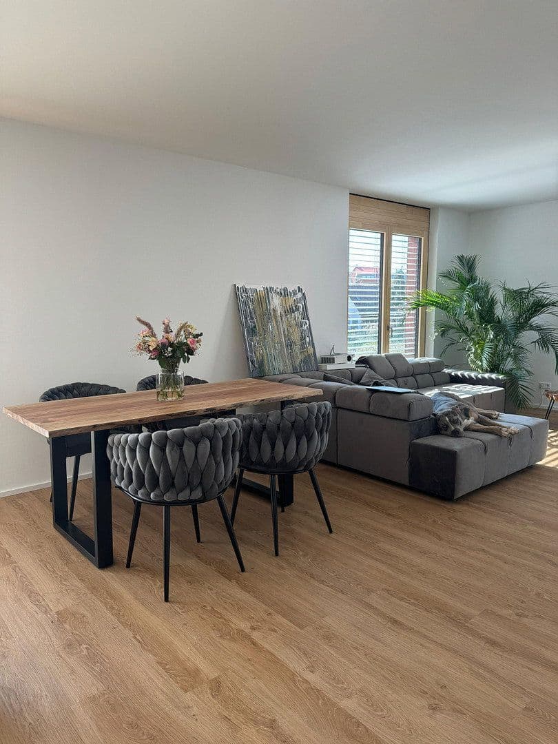 Pronájem bytu 3+1 113 m², Wilhelm-Schussen-Str. 44, Bad Schussenried, Bádensko-Württembersko Pronájem bytu 3+1 113 m², Wilhelm-Schussen-Str. 44, Bad Schussenried, Bádensko-Württembersko