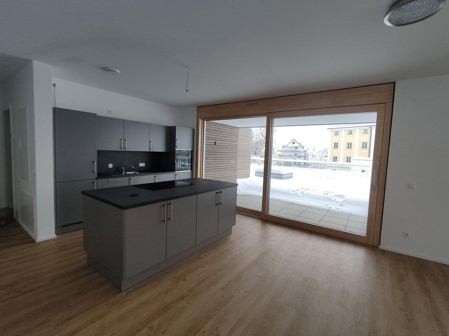 Pronájem bytu 3+1 113 m², Wilhelm-Schussen-Str. 44, Bad Schussenried, Bádensko-Württembersko Pronájem bytu 3+1 113 m², Wilhelm-Schussen-Str. 44, Bad Schussenried, Bádensko-Württembersko