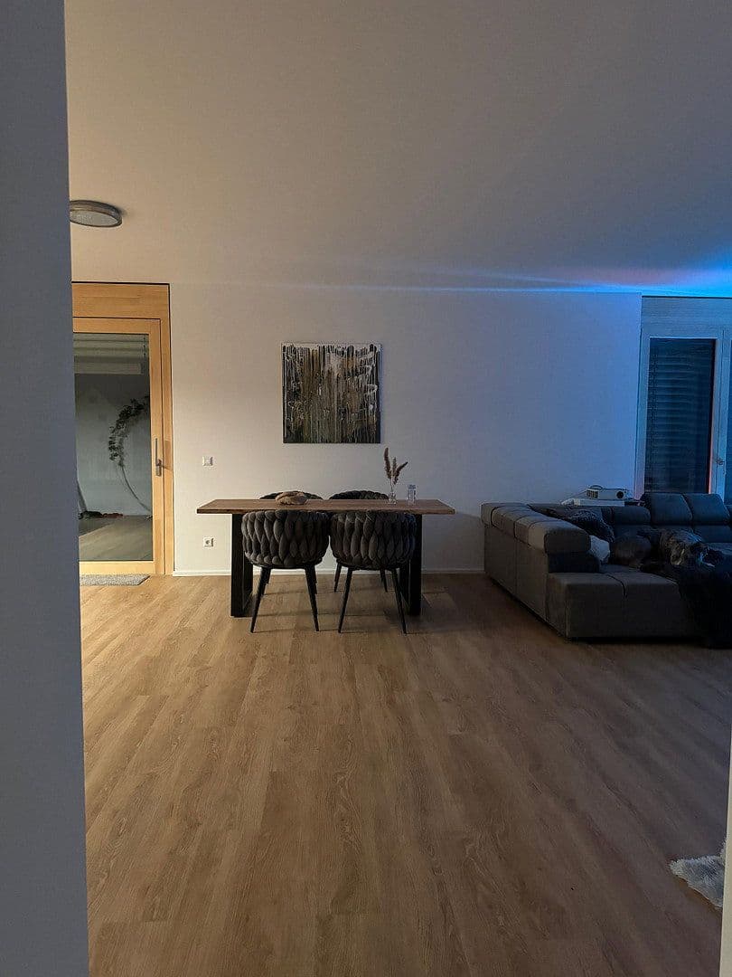 Pronájem bytu 3+1 113 m², Wilhelm-Schussen-Str. 44, Bad Schussenried, Bádensko-Württembersko Pronájem bytu 3+1 113 m², Wilhelm-Schussen-Str. 44, Bad Schussenried, Bádensko-Württembersko