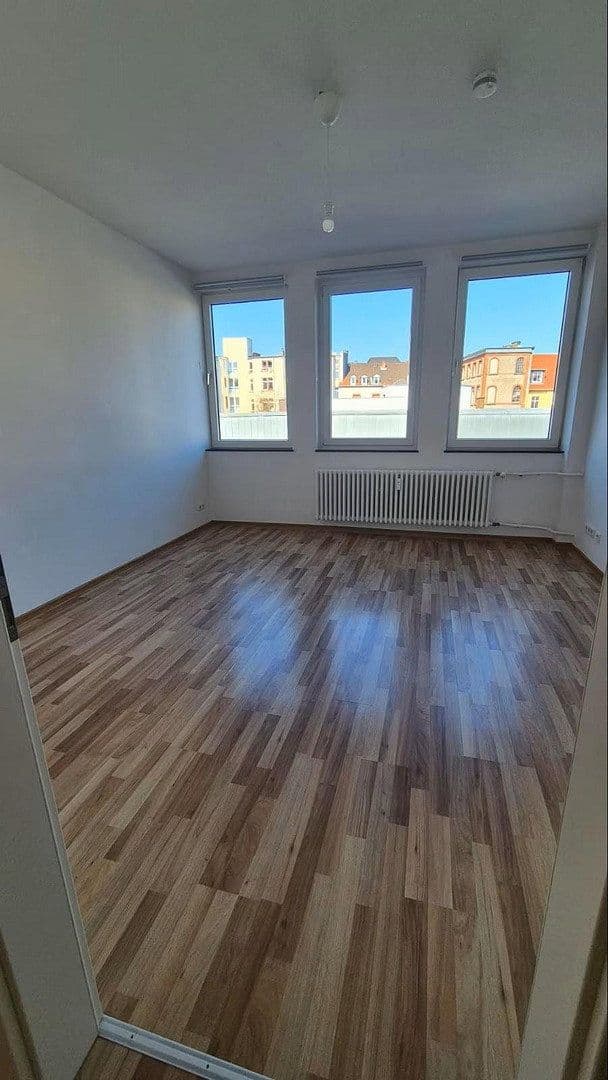 Pronájem bytu 4+1 95 m², Nassauerstraße 4, Saarbrücken, Země Sársko Pronájem bytu 4+1 95 m², Nassauerstraße 4, Saarbrücken, Země Sársko