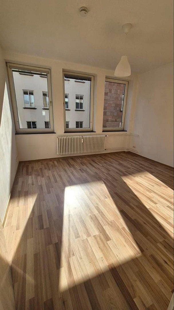Pronájem bytu 4+1 95 m², Nassauerstraße 4, Saarbrücken, Země Sársko Pronájem bytu 4+1 95 m², Nassauerstraße 4, Saarbrücken, Země Sársko