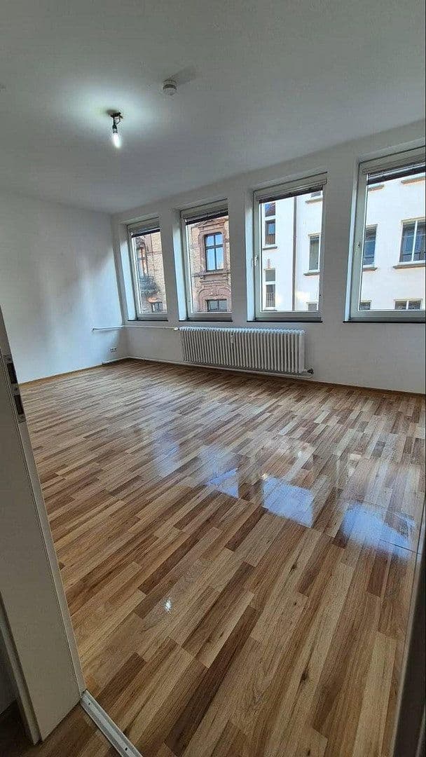 Pronájem bytu 4+1 95 m², Nassauerstraße 4, Saarbrücken, Země Sársko Pronájem bytu 4+1 95 m², Nassauerstraße 4, Saarbrücken, Země Sársko