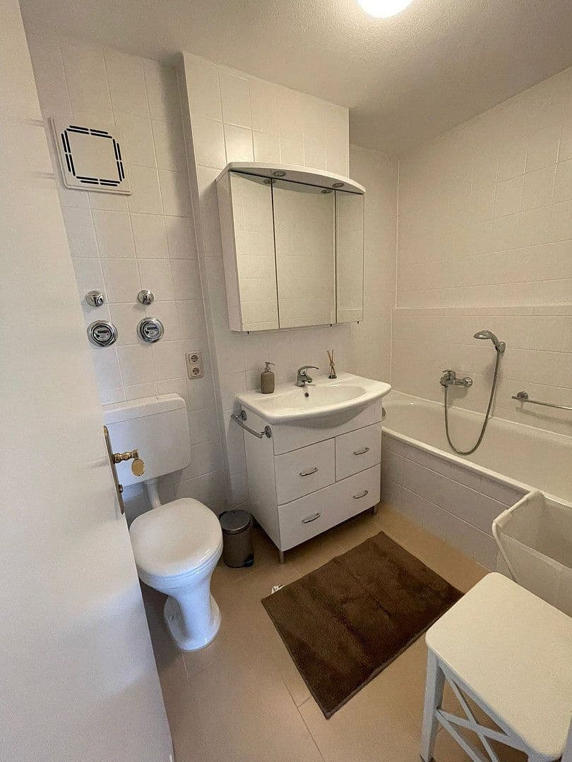 Pronájem bytu 3+1 75 m², Polkostraße 38a, München, Bavorsko Pronájem bytu 3+1 75 m², Polkostraße 38a, München, Bavorsko