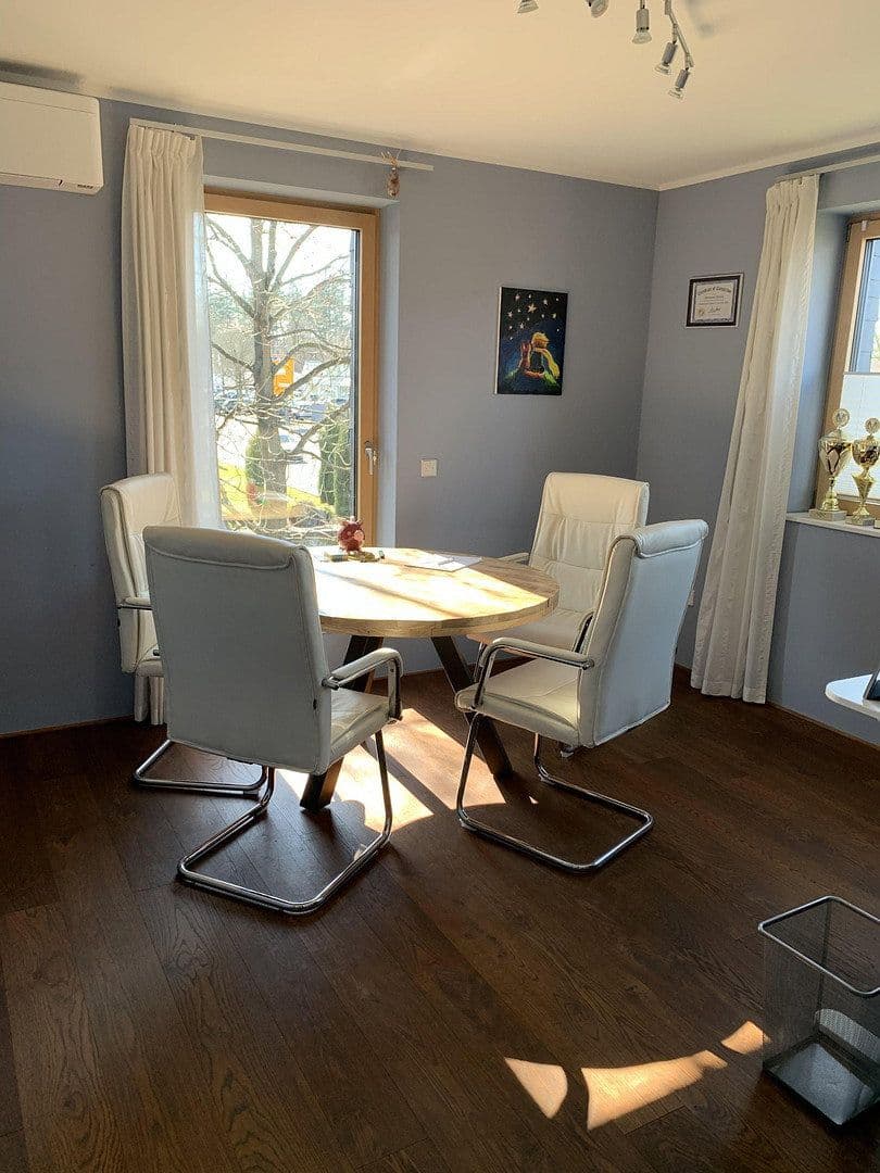 Pronájem domu 238 m², pozemek 648 m², Waghäusel, Bádensko-Württembersko Pronájem domu 238 m², pozemek 648 m², Waghäusel, Bádensko-Württembersko
