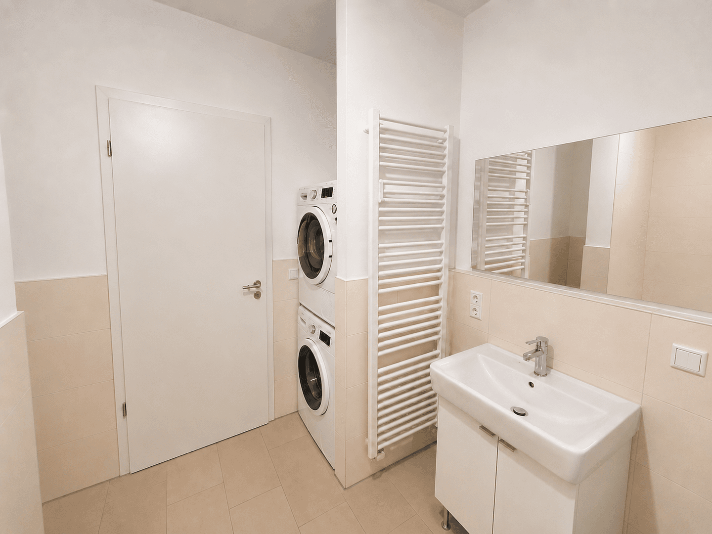 Prodej bytu 4+1 97 m², Berlin, Berlín Prodej bytu 4+1 97 m², Berlin, Berlín