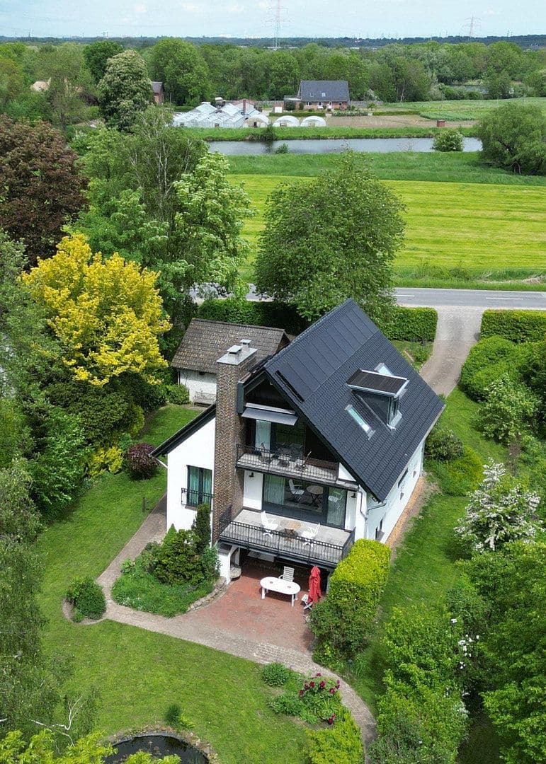 Prodej domu 179 m², pozemek 1.561 m², Hamburg, Hamburg Prodej domu 179 m², pozemek 1.561 m², Hamburg, Hamburg