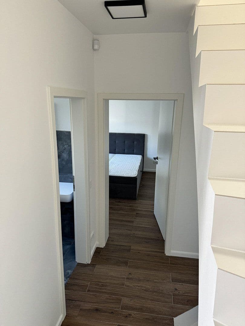 Pronájem domu 110 m², pozemek 300 m², Eibenweg 5, Köln, Severní Porýní-Vestfálsko Pronájem domu 110 m², pozemek 300 m², Eibenweg 5, Köln, Severní Porýní-Vestfálsko
