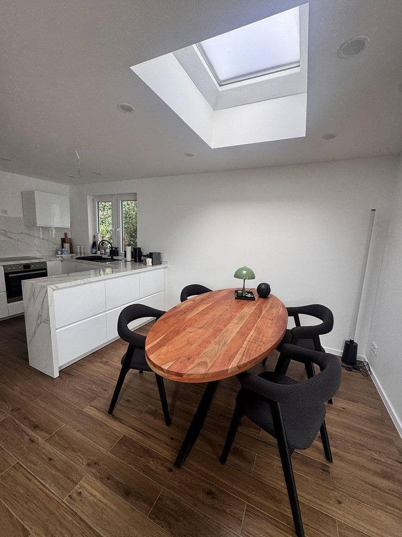 Pronájem domu 110 m², pozemek 300 m², Eibenweg 5, Köln, Severní Porýní-Vestfálsko Pronájem domu 110 m², pozemek 300 m², Eibenweg 5, Köln, Severní Porýní-Vestfálsko