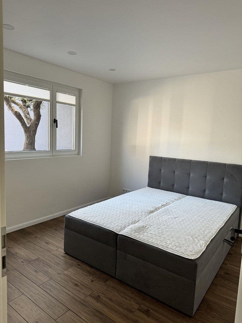 Pronájem domu 110 m², pozemek 300 m², Eibenweg 5, Köln, Severní Porýní-Vestfálsko Pronájem domu 110 m², pozemek 300 m², Eibenweg 5, Köln, Severní Porýní-Vestfálsko