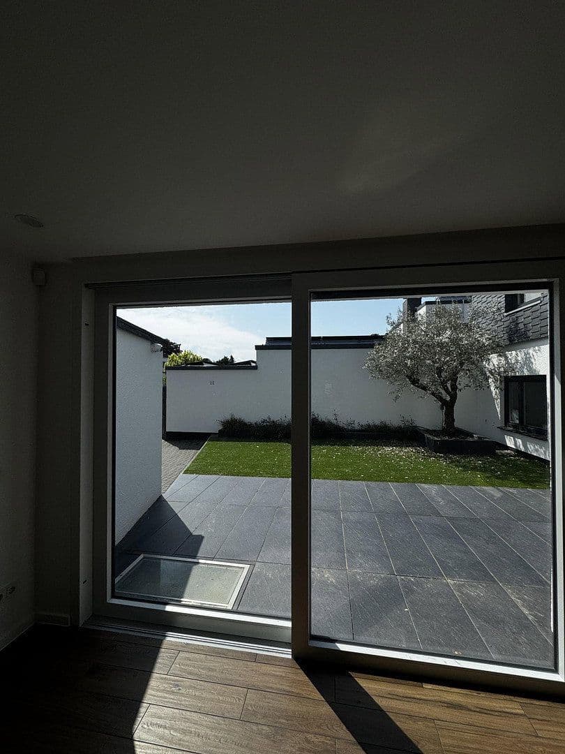 Pronájem domu 110 m², pozemek 300 m², Eibenweg 5, Köln, Severní Porýní-Vestfálsko Pronájem domu 110 m², pozemek 300 m², Eibenweg 5, Köln, Severní Porýní-Vestfálsko