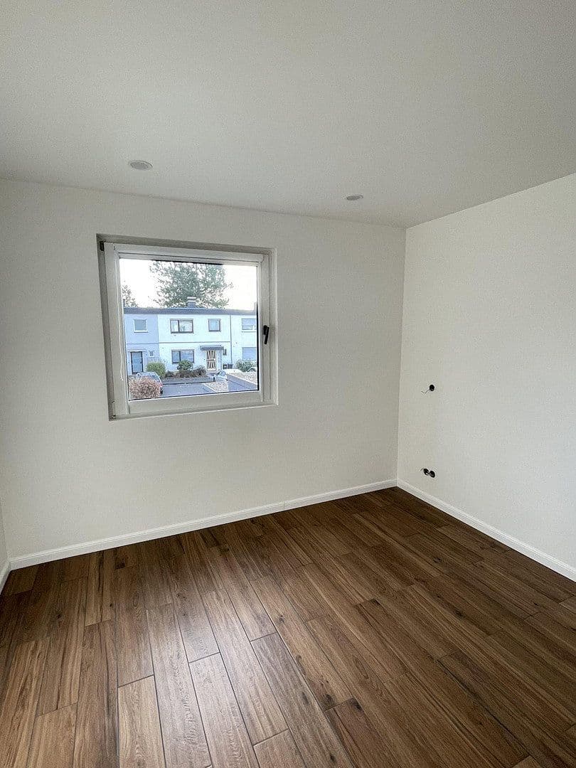 Pronájem domu 110 m², pozemek 300 m², Eibenweg 5, Köln, Severní Porýní-Vestfálsko Pronájem domu 110 m², pozemek 300 m², Eibenweg 5, Köln, Severní Porýní-Vestfálsko