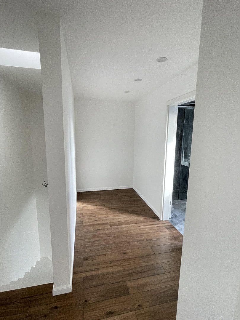 Pronájem domu 110 m², pozemek 300 m², Eibenweg 5, Köln, Severní Porýní-Vestfálsko Pronájem domu 110 m², pozemek 300 m², Eibenweg 5, Köln, Severní Porýní-Vestfálsko