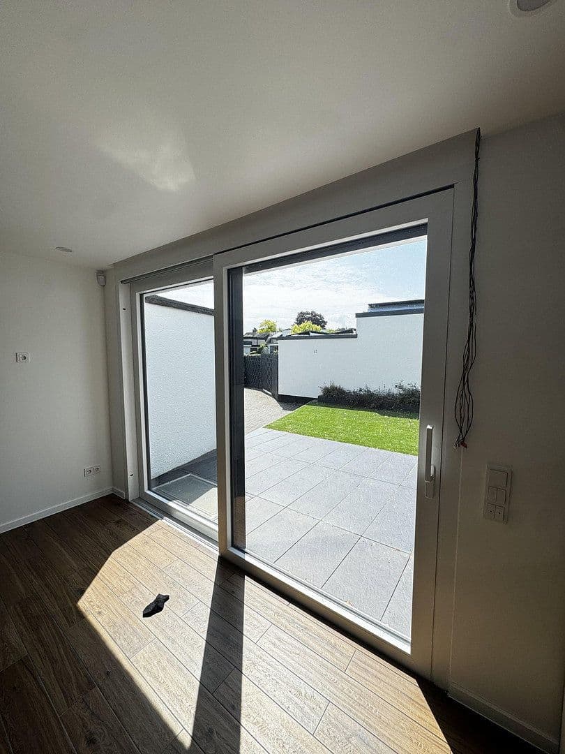 Pronájem domu 110 m², pozemek 300 m², Eibenweg 5, Köln, Severní Porýní-Vestfálsko Pronájem domu 110 m², pozemek 300 m², Eibenweg 5, Köln, Severní Porýní-Vestfálsko
