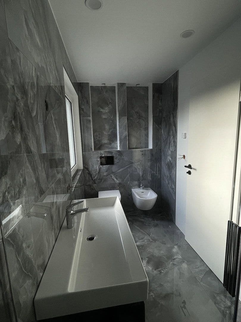 Pronájem domu 110 m², pozemek 300 m², Eibenweg 5, Köln, Severní Porýní-Vestfálsko Pronájem domu 110 m², pozemek 300 m², Eibenweg 5, Köln, Severní Porýní-Vestfálsko