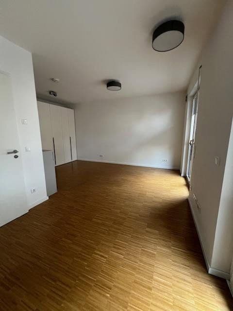 Pronájem bytu 1+1 32 m², Frankfurt, Hessen Pronájem bytu 1+1 32 m², Frankfurt, Hessen