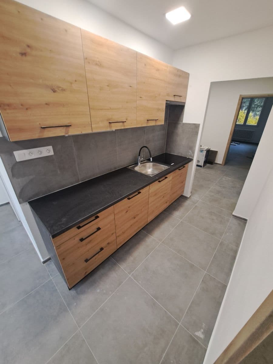 Pronájem bytu 4+1 84 m², Husova, Dobřany, Plzeňský kraj Pronájem bytu 4+1 84 m², Husova, Dobřany, Plzeňský kraj