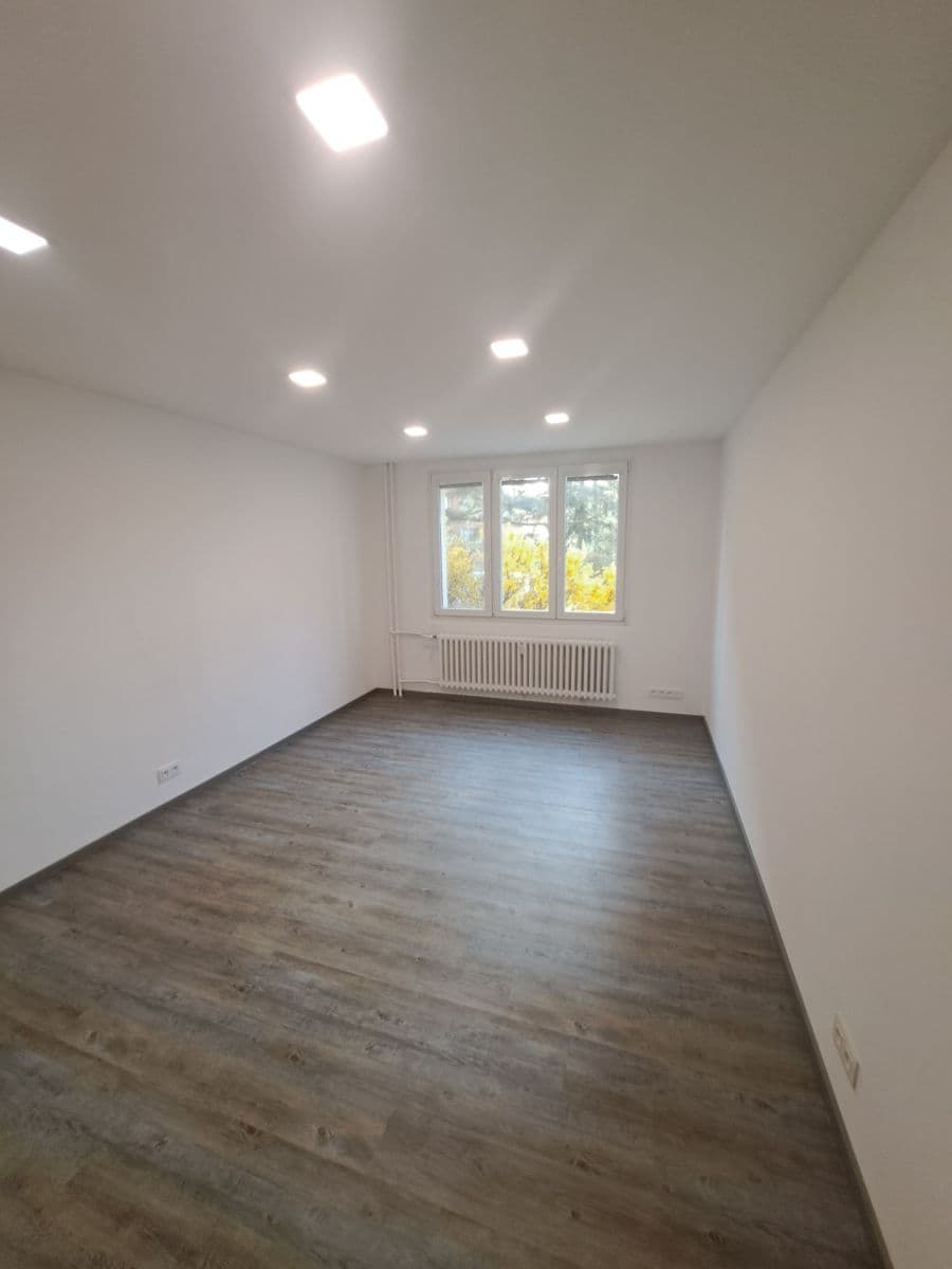 Pronájem bytu 4+1 84 m², Husova, Dobřany, Plzeňský kraj Pronájem bytu 4+1 84 m², Husova, Dobřany, Plzeňský kraj