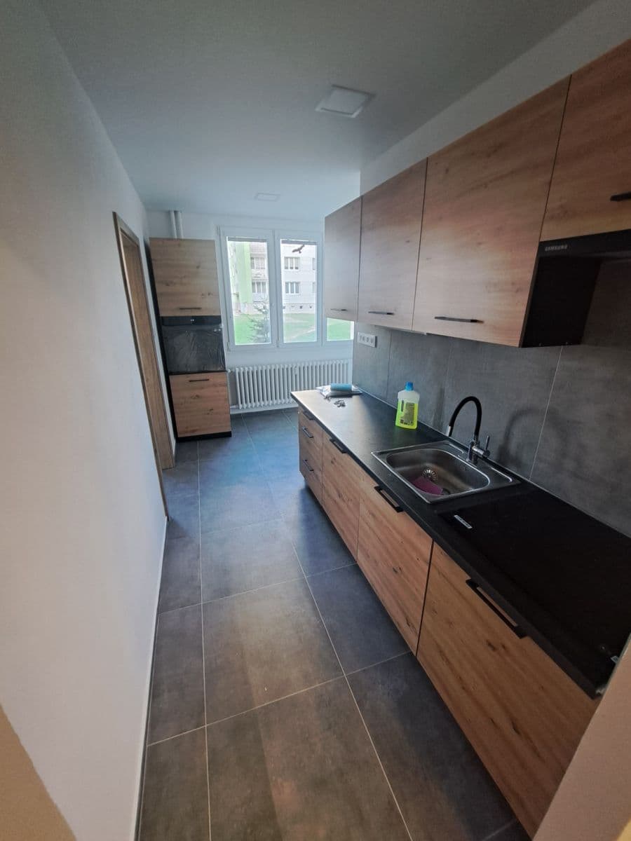 Pronájem bytu 4+1 84 m², Husova, Dobřany, Plzeňský kraj Pronájem bytu 4+1 84 m², Husova, Dobřany, Plzeňský kraj
