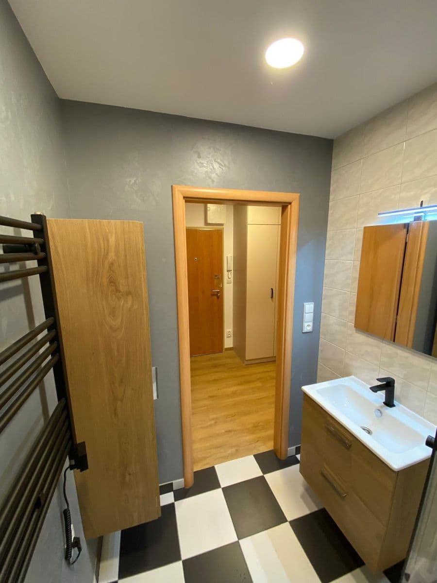 Pronájem bytu 1+kk 31 m², Hennerova, Praha, Praha Pronájem bytu 1+kk 31 m², Hennerova, Praha, Praha