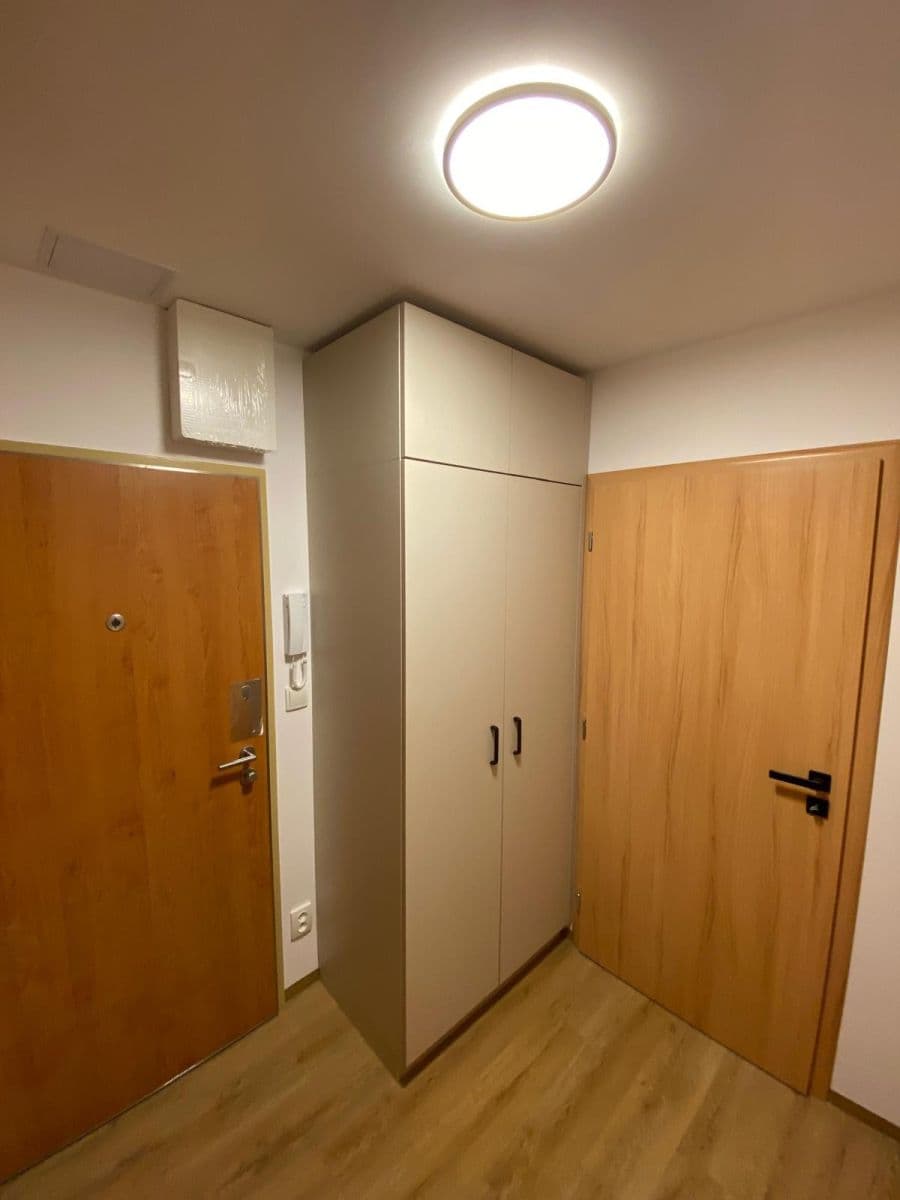 Pronájem bytu 1+kk 31 m², Hennerova, Praha, Praha Pronájem bytu 1+kk 31 m², Hennerova, Praha, Praha