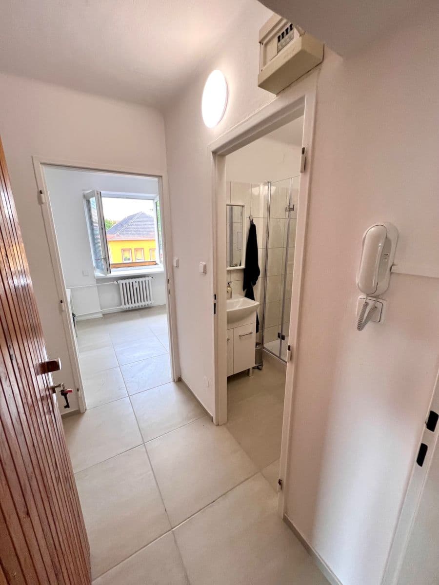 Pronájem bytu 1+1 28 m², Terezínská, Lovosice, Ústecký kraj Pronájem bytu 1+1 28 m², Terezínská, Lovosice, Ústecký kraj