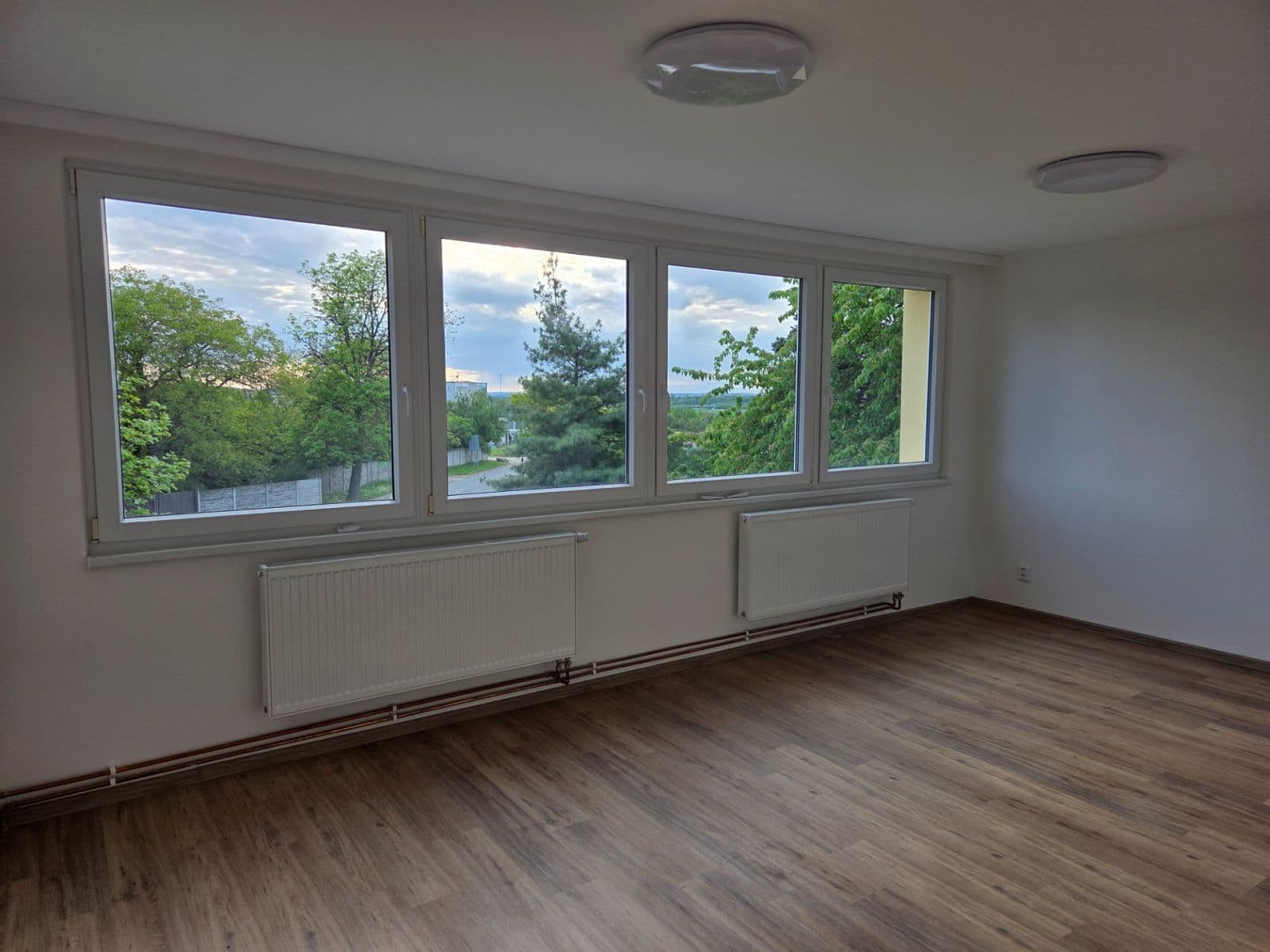 Pronájem domu 105 m², pozemek 1.002 m², Na Terase, Zlatníky-Hodkovice, Středočeský kraj Pronájem domu 105 m², pozemek 1.002 m², Na Terase, Zlatníky-Hodkovice, Středočeský kraj