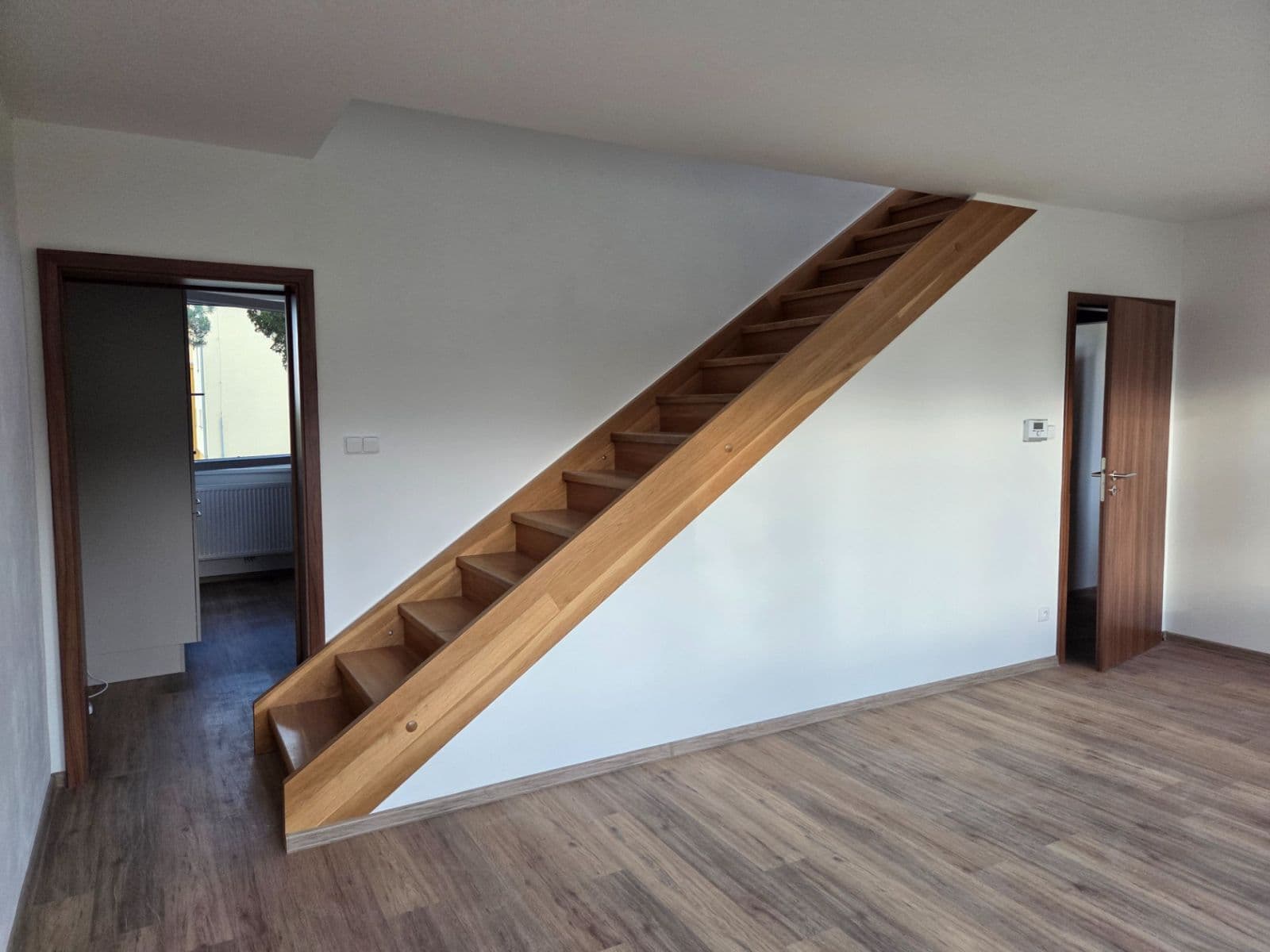 Pronájem domu 105 m², pozemek 1.002 m², Na Terase, Zlatníky-Hodkovice, Středočeský kraj Pronájem domu 105 m², pozemek 1.002 m², Na Terase, Zlatníky-Hodkovice, Středočeský kraj