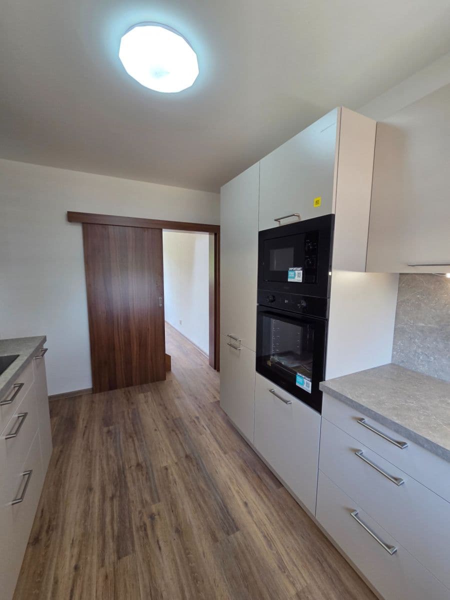 Pronájem domu 105 m², pozemek 1.002 m², Na Terase, Zlatníky-Hodkovice, Středočeský kraj Pronájem domu 105 m², pozemek 1.002 m², Na Terase, Zlatníky-Hodkovice, Středočeský kraj