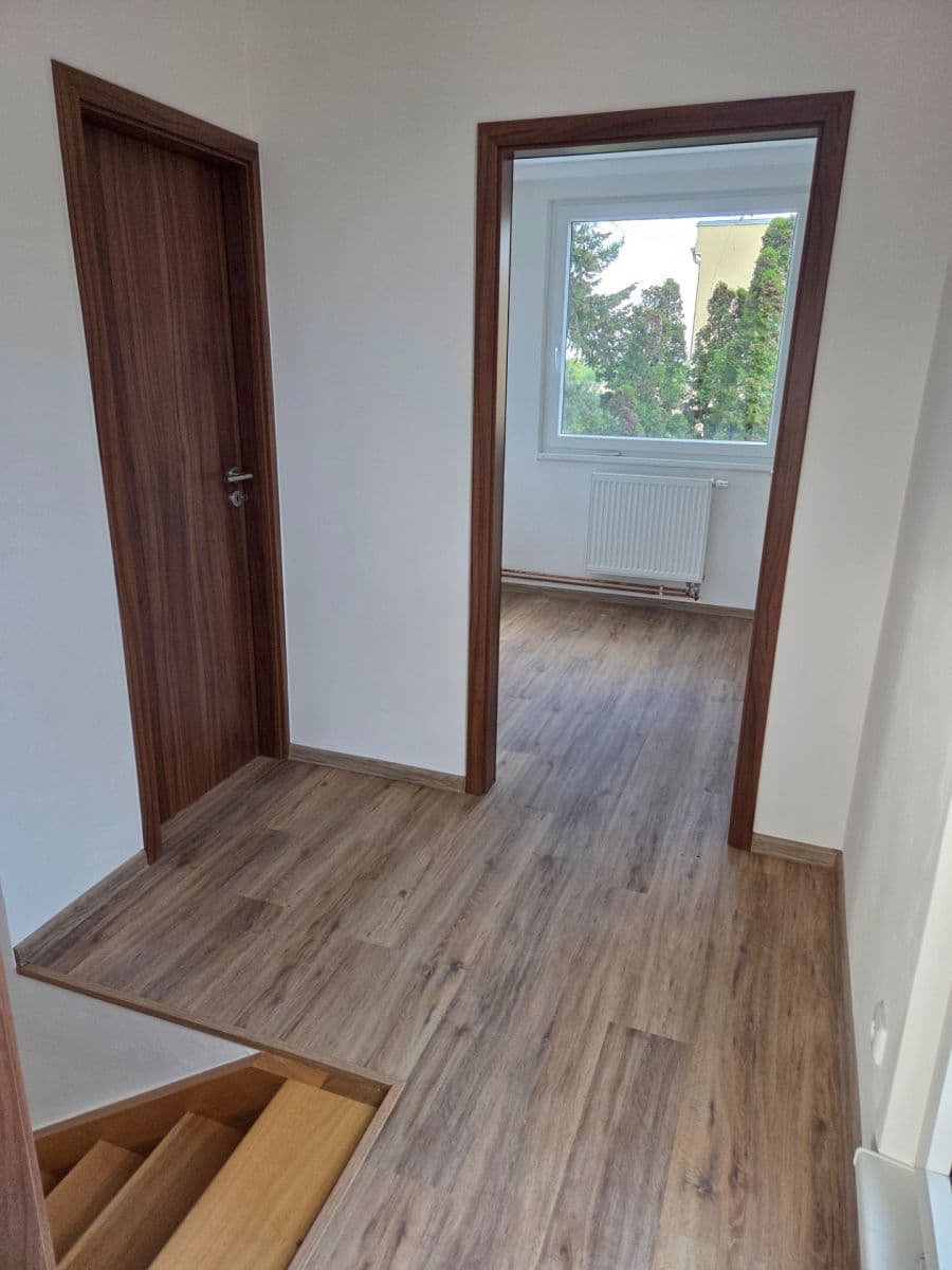 Pronájem domu 105 m², pozemek 1.002 m², Na Terase, Zlatníky-Hodkovice, Středočeský kraj Pronájem domu 105 m², pozemek 1.002 m², Na Terase, Zlatníky-Hodkovice, Středočeský kraj
