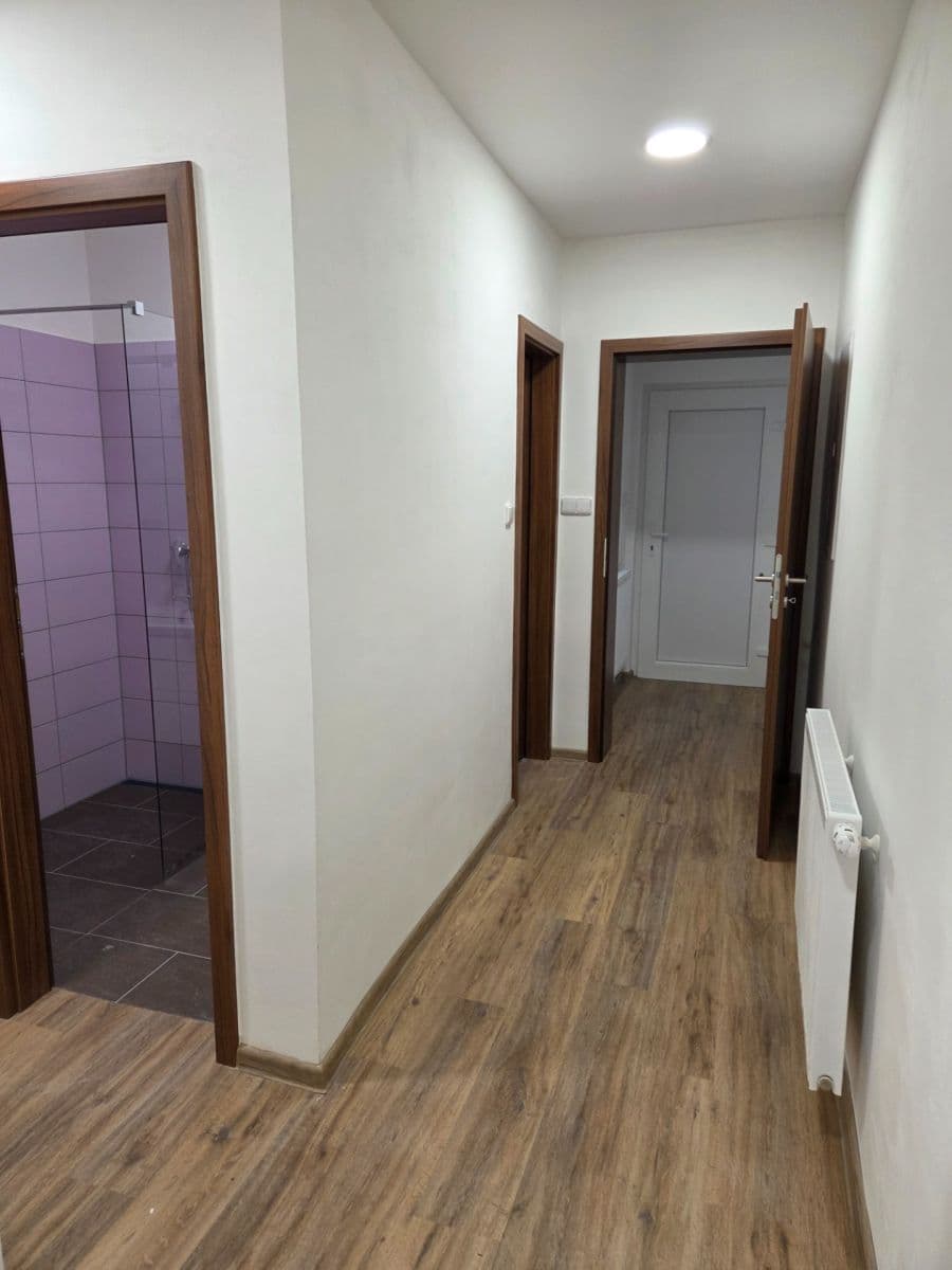 Pronájem domu 105 m², pozemek 1.002 m², Na Terase, Zlatníky-Hodkovice, Středočeský kraj Pronájem domu 105 m², pozemek 1.002 m², Na Terase, Zlatníky-Hodkovice, Středočeský kraj
