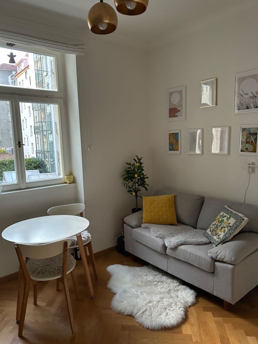 Pronájem bytu 2+kk 33 m², Černomořská, Praha, Praha Pronájem bytu 2+kk 33 m², Černomořská, Praha, Praha