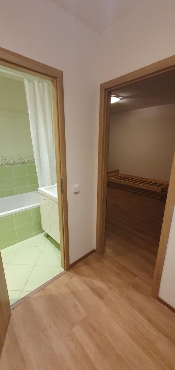 Pronájem bytu 1+1 35 m², Nad Stadionem, Králův Dvůr, Středočeský kraj Pronájem bytu 1+1 35 m², Nad Stadionem, Králův Dvůr, Středočeský kraj