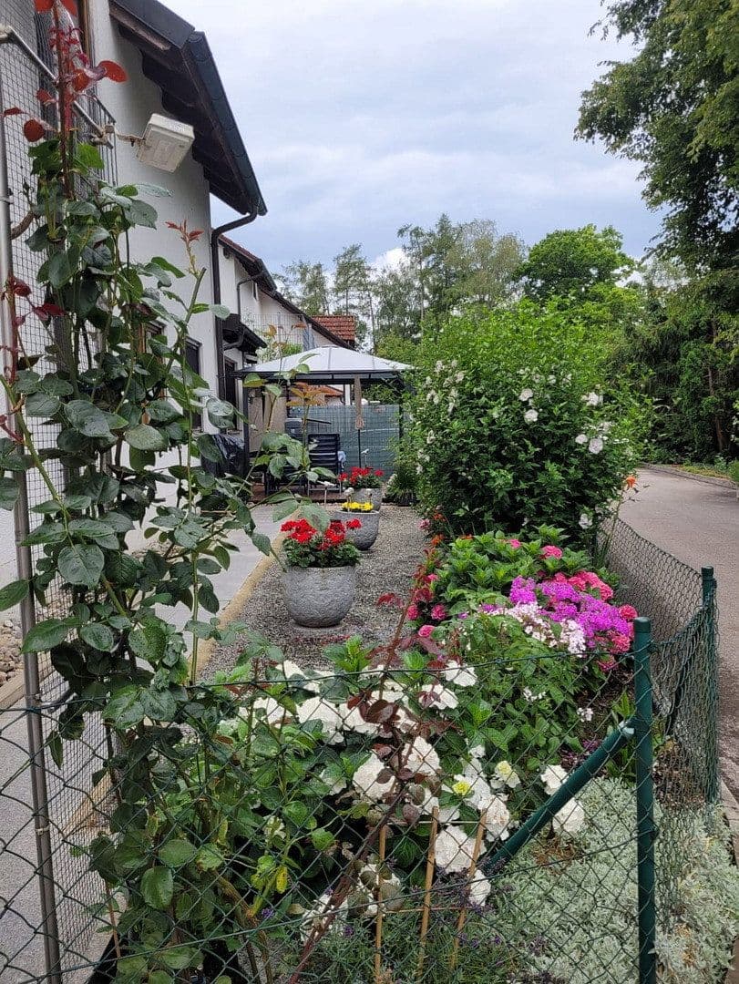 Prodej bytu 3+1 77 m², Wiesgasse 70, Ichenhausen, Bavorsko Prodej bytu 3+1 77 m², Wiesgasse 70, Ichenhausen, Bavorsko
