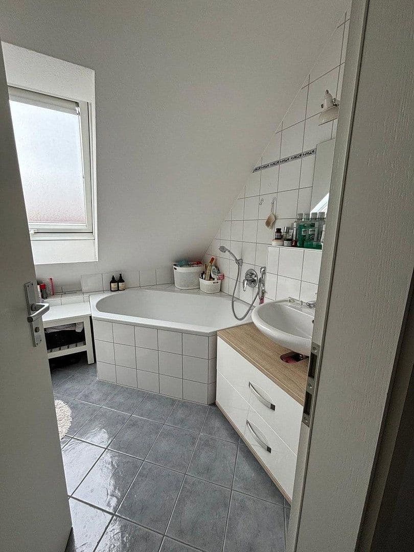 Pronájem bytu 3+kk 84 m², Leinfelden-Echterdingen, Bádensko-Württembersko Pronájem bytu 3+kk 84 m², Leinfelden-Echterdingen, Bádensko-Württembersko